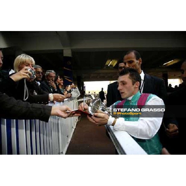 Stephane Pasquier signs autographs after winning the 85¡ PRix de l\' Arc de Triomphe with Rail Link Paris Longchamp, 1st october 2006 ph. Stefano Grasso