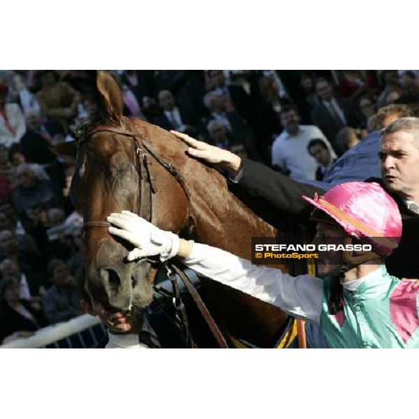 in the winner circle of 85¡ Prix Arc de Triomphe Lucien Barriere, Stephane Pasquier with Rail Link Paris Longchamp, 1st october 2006 ph. Stefano Grasso