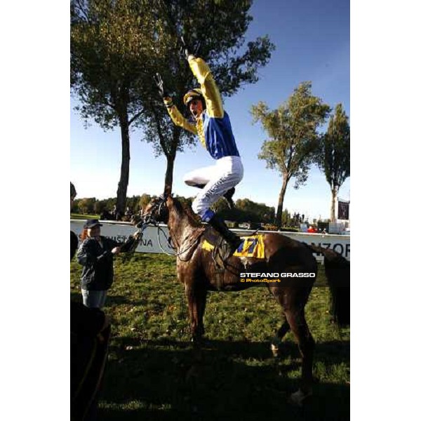 Josef Bartos jumps from Decent Fellow after the triumph in the 116¡ Velka pardubicka Ceske Pojistovny Pardubice, 8th october 2006 ph. Stefano Grasso