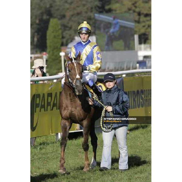 Josef Bartos on Decent Fellow with his groom before the triumph in the 116¡ Velka pardubicka Ceske Pojistovny Pardubice, 8th october 2006 ph. Stefano Grasso
