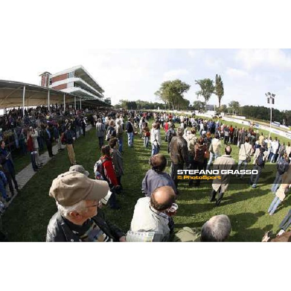 racegoers at Pardubice racetrack for the 116.¡ Velka Pardubicka Pardubice race track, 8th october 2006 ph. Stefano Grasso