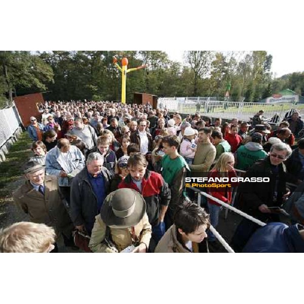 racegoers enter the racecourse at Pardubice for the 116¡ Velka Pardubicka PArdubice, 8th october 2006 ph. Stefano Grasso