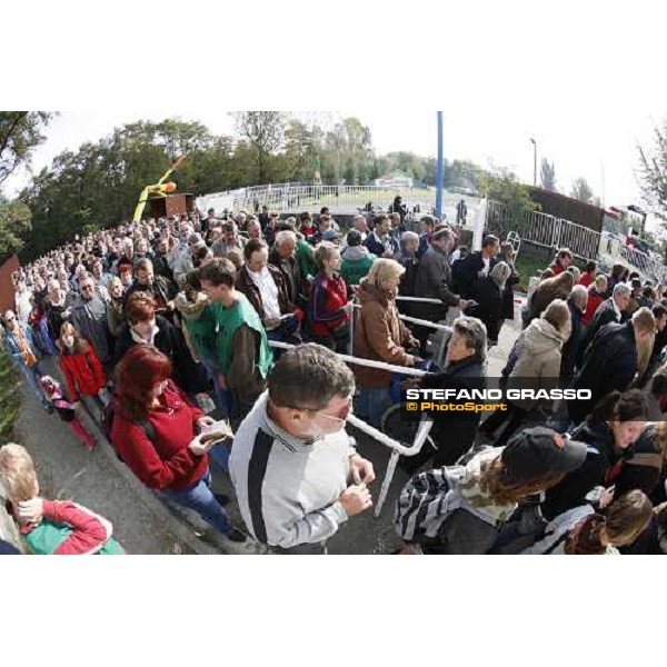 racegoers enter the racecourse at Pardubice for the 116¡ Velka Pardubicka PArdubice, 8th october 2006 ph. Stefano Grasso