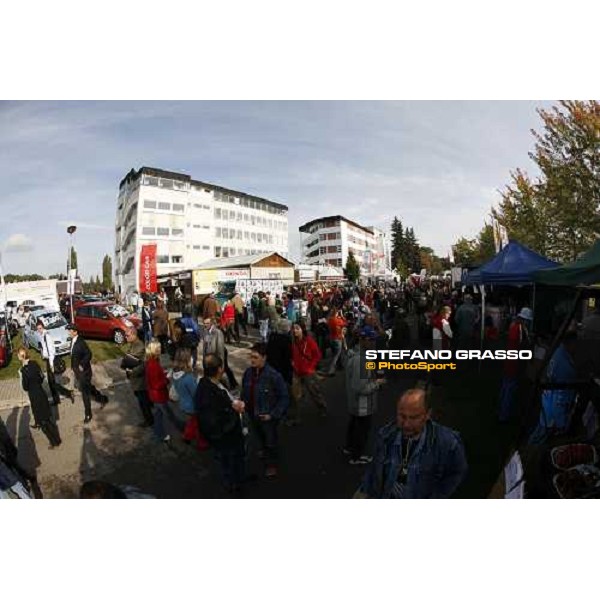 racegoers at Pardubice racetrack for the 116.¡ Velka Pardubicka Pardubice race track, 8th october 2006 ph. Stefano Grasso