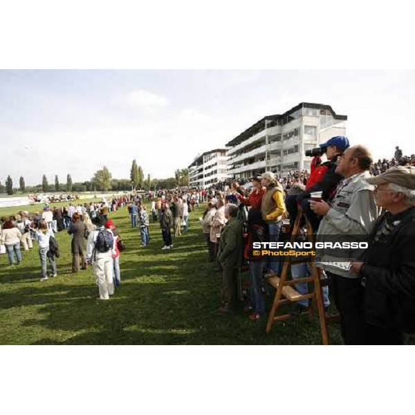 racegoers at Pardubice racetrack for the 116.¡ Velka Pardubicka Pardubice race track, 8th october 2006 ph. Stefano Grasso
