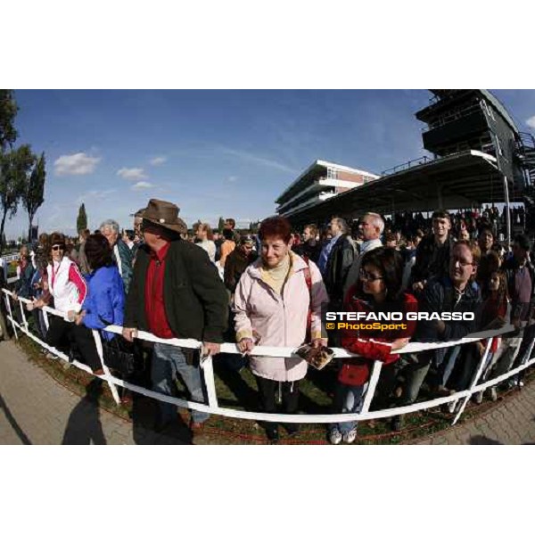 racegoers at the racecourse of Pardubice for the 116¡ Velka Pardubicka PArdubice, 8th october 2006 ph. Stefano Grasso