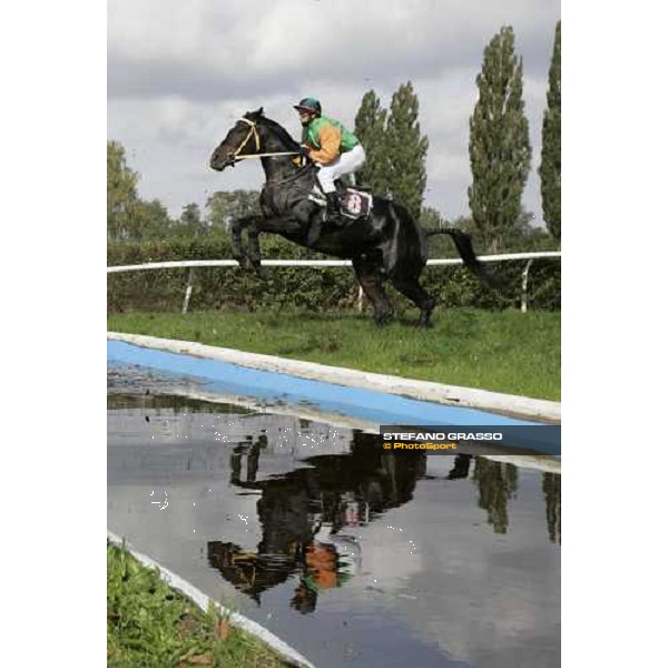 water jump at Pardubice racetrack for the 116¡ Velka Pardubicka PArdubice, 8th october 2006 ph. Stefano Grasso