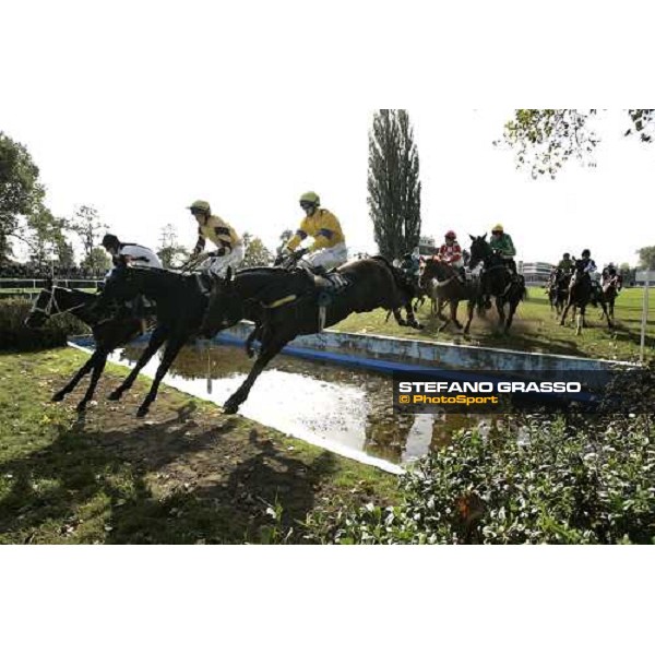 horses jump the snake ditch in front of Pardubice grandstands for the 116¡ Velka Pardubicka PArdubice, 8th october 2006 ph. Stefano Grasso