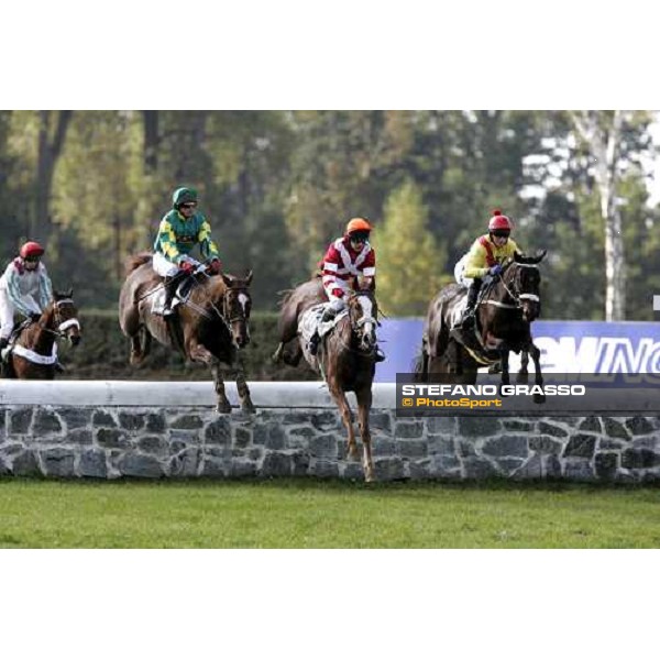 horses jump the wall at Pardubice for the 116¡ Velka Pardubicka PArdubice, 8th october 2006 ph. Stefano Grasso