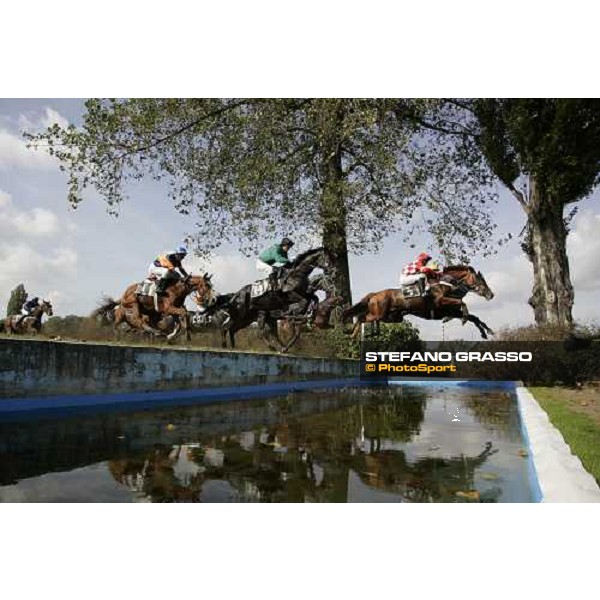 horses jump the snake ditch at Pardubice racetrack for the 116¡ Velka Pardubicka PArdubice, 8th october 2006 ph. Stefano Grasso