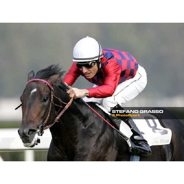 Endo Botti on Ramonti wins the Premio Vittorio di Capua beating Notability and Caradak Milan, 14th october 2006 ph. Stefano Grasso