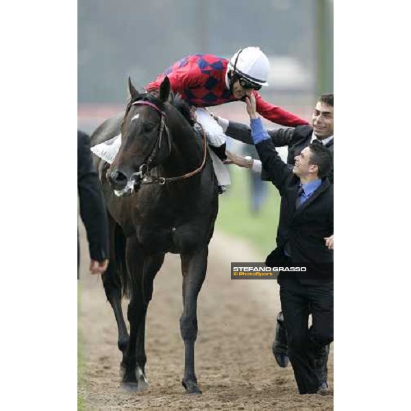 Endo Botti on Ramonti comes back after winning the Premio Vittorio di Capua beating Notability and Caradak Milan, 14th october 2006 ph. Stefano Grasso