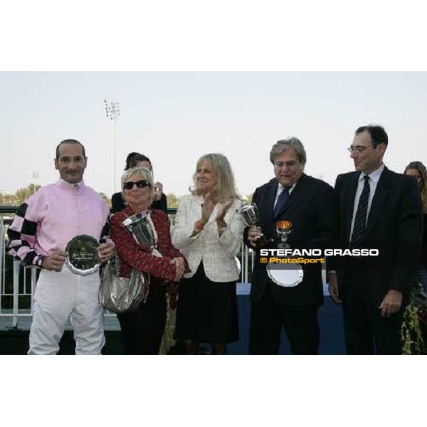 the winning connection of Desert Quiet winner with Stefano Landi of Premio Sergio Cumani Milan San Siro, 15th october 2006 ph. Stefano Grasso