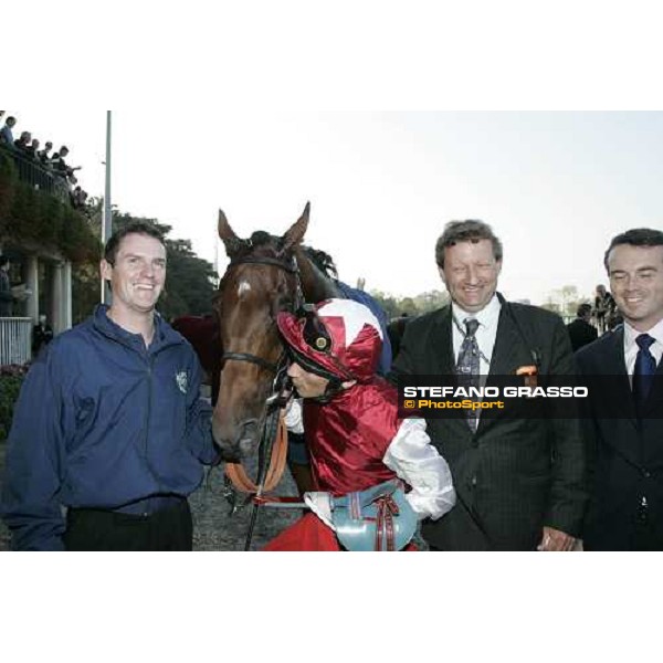 a kiss to Kirklees by Frankie Dettori winner of Gran Criterium. Milan San Siro, 15th october 2006 ph. Stefano Grasso