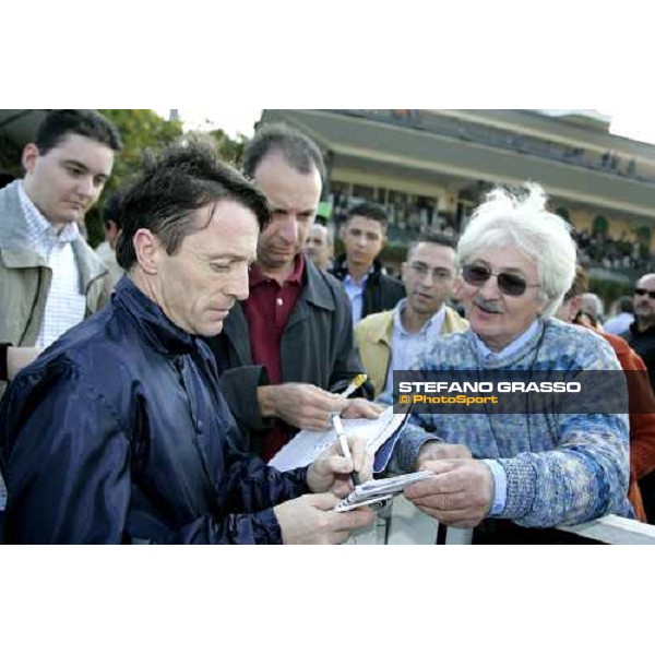 Kieren Fallon signes autographs at San Siro Milan San Siro, 15th october 2006 ph. Stefano Grasso