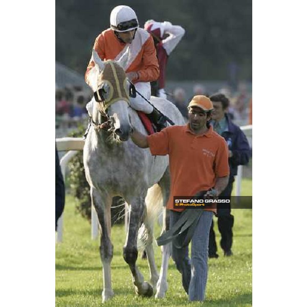 Gran Premio del Jockey Club - parade - Groom Tesse with Stefano Landi Milan San Siro 15th october 2006 ph. Stefano Grasso