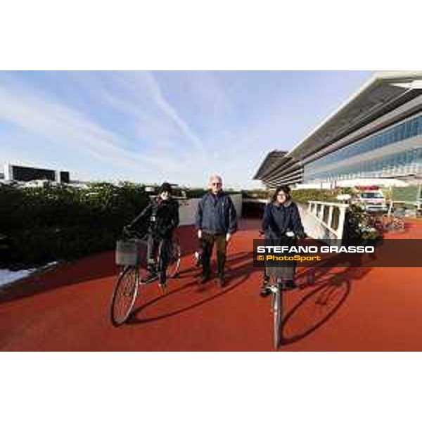 The 36th Japan Cup in association with Longines - Morning track works at Fuchu racecourse - Alan Cooper with Electra Niarchos and friend Tokyo,25th nov.2016 ph.Stefano Grasso