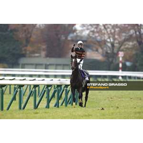 Yutaka Take on Kitasan Black wins the 36th Japan Cup in association with Longines Tokyo,27th nov.2016 ph.Stefano Grasso/Longines