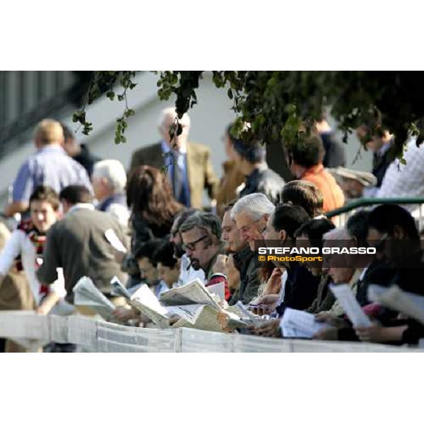 racegoers at San Siro Milan San Siro 15th october 2006 ph. Stefano Grasso