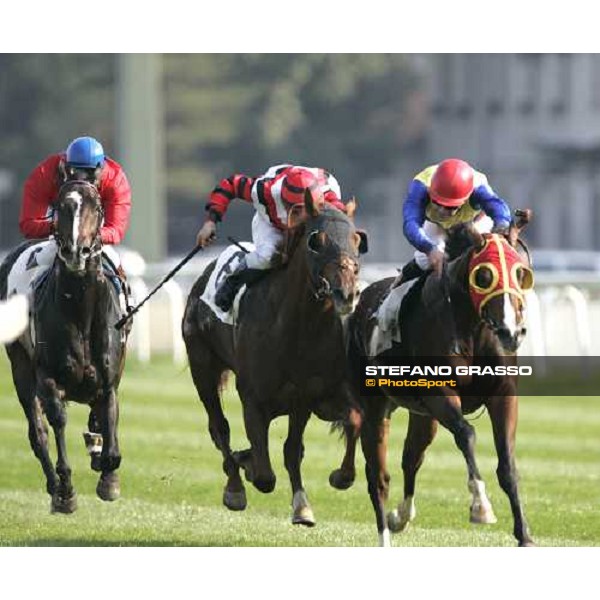 Silvano Mulas on Pictor Optimus wins Premio Mottarone beating Dario Vargiu on MAch Money Milan San Siro 15th october 2006 ph. Stefano Grasso