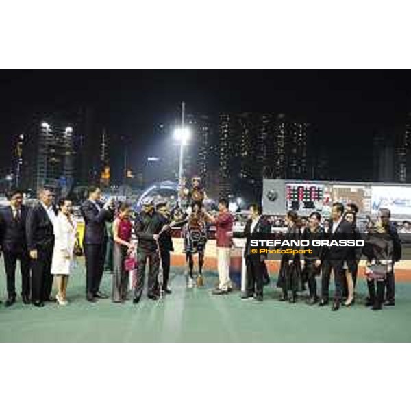 Longines Hong Kong Jpckeys Championship Hugh Bowman on Premiere wins the 4th race - first leg of HKJC Hong Kong - Happy Valley racecourse,7th dec.2016 ph.Stefano Grasso/Longines