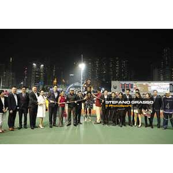 Longines Hong Kong Jpckeys Championship Hugh Bowman on Premiere wins the 4th race - first leg of HKJC Hong Kong - Happy Valley racecourse,7th dec.2016 ph.Stefano Grasso/Longines