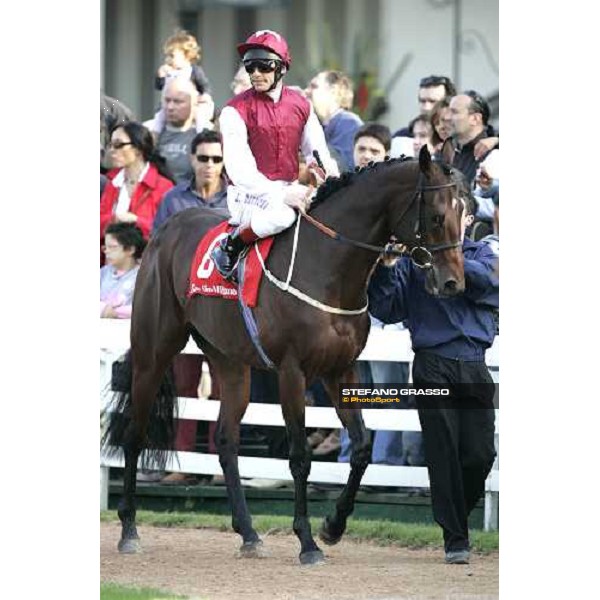 Gran Crtiterium - Frankie Dettori on Kirklees parading before the race Milan San Siro 15th october 2006 ph. Stefano Grasso