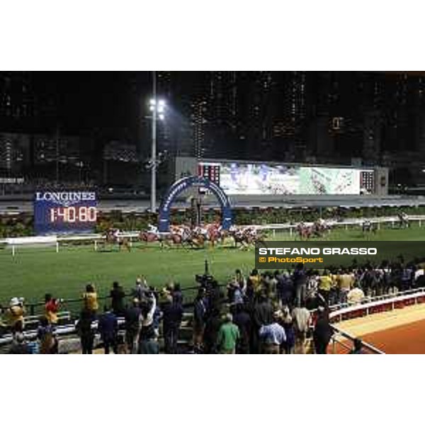 Longines Hong Kong Jpckeys Championship Ryan Moore on Giant Turtle wins the second leg of HKJC Hong Kong - Happy Valley racecourse,7th dec.2016 ph.Stefano Grasso/Longines
