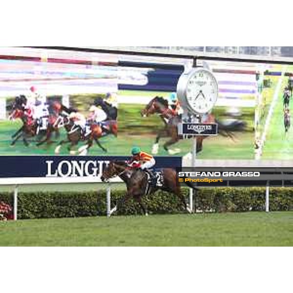 Longines KHIR - Ryan Moore on Maurice wins the Longines Hong Kong Cup Hong Kong,9th dec.2016 ph.Stefano Grasso/Longines