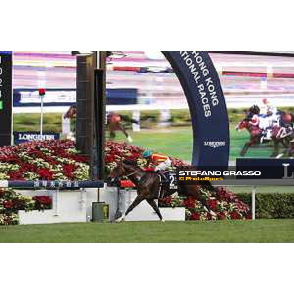 Longines KHIR - Ryan Moore on Maurice wins the Longines Hong Kong Cup Hong Kong,9th dec.2016 ph.Stefano Grasso/Longines