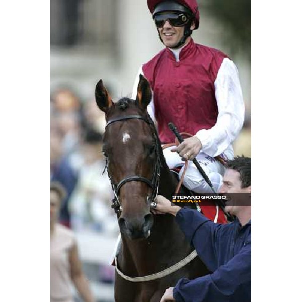 Gran Crtiterium - Frankie Dettori on Kirklees parading before the race Milan San Siro 15th october 2006 ph. Stefano Grasso