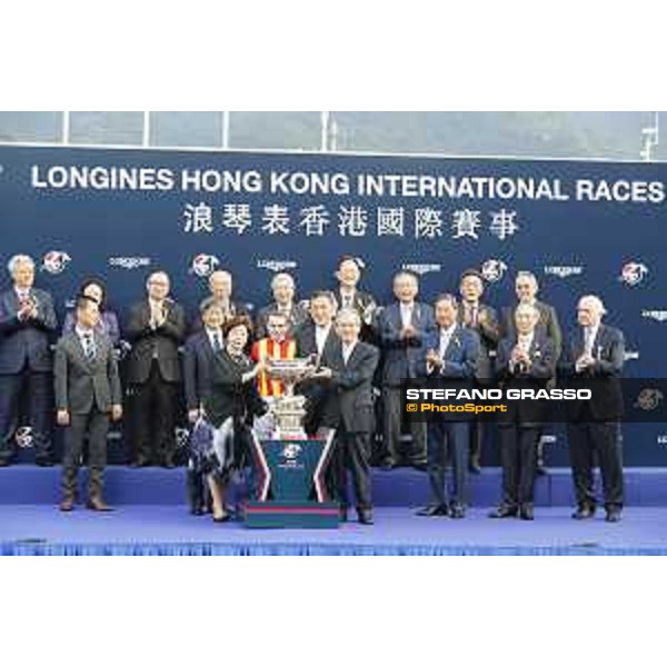 Longines KHIR - Ryan Moore on Maurice wins the Longines Hong Kong Cup Hong Kong,9th dec.2016 ph.Stefano Grasso/Longines