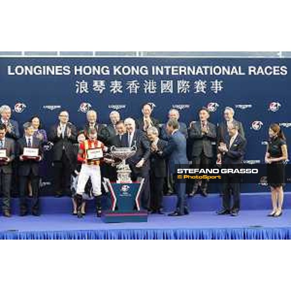 Longines KHIR - Ryan Moore on Maurice wins the Longines Hong Kong Cup Hong Kong,9th dec.2016 ph.Stefano Grasso/Longines