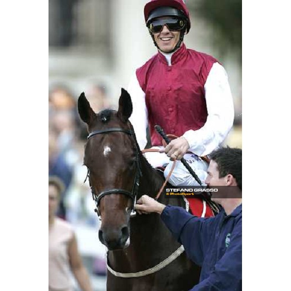 Gran Crtiterium - Frankie Dettori on Kirklees parading before the race Milan San Siro 15th october 2006 ph. Stefano Grasso