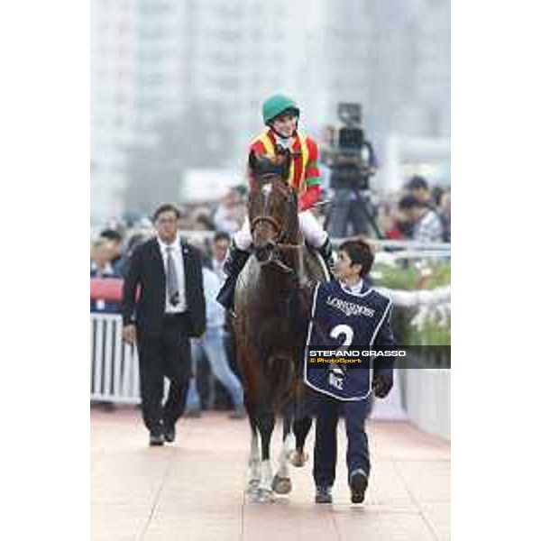 Longines KHIR - Ryan Moore on Maurice wins the Longines Hong Kong Cup Hong Kong,9th dec.2016 ph.Stefano Grasso/Longines