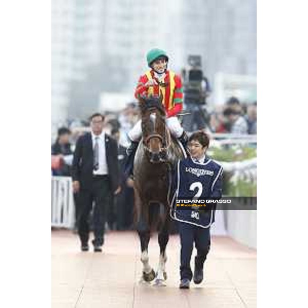 Longines KHIR - Ryan Moore on Maurice wins the Longines Hong Kong Cup Hong Kong,9th dec.2016 ph.Stefano Grasso/Longines