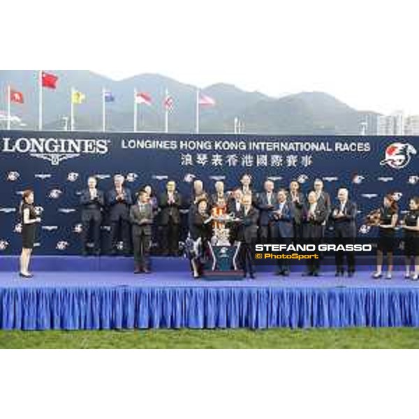 Longines KHIR - Ryan Moore on Maurice wins the Longines Hong Kong Cup Hong Kong,9th dec.2016 ph.Stefano Grasso/Longines