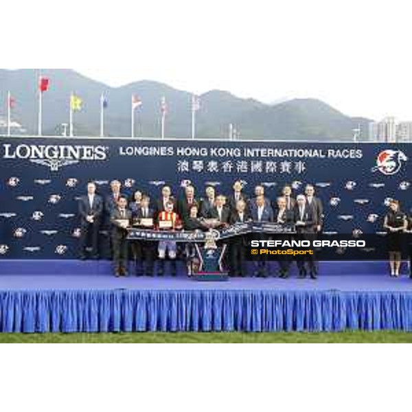 Longines KHIR - Ryan Moore on Maurice wins the Longines Hong Kong Cup Hong Kong,9th dec.2016 ph.Stefano Grasso/Longines