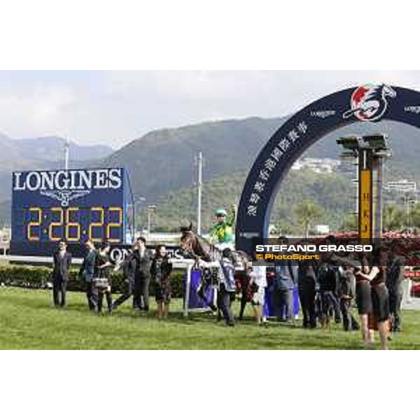 Longines KHIR - Joao Moreira on Satomo Crown wins the Longines Hong Kong Vase Hong Kong,9th dec.2016 ph.Stefano Grasso/Longines