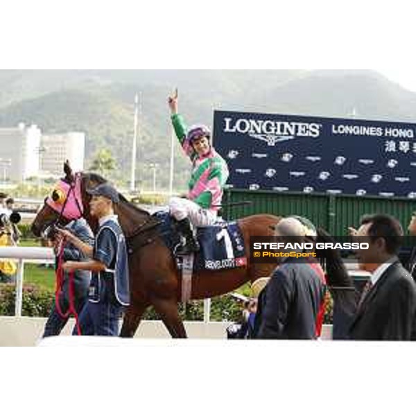 Longines KHIR - Zac Purton on Aerovelocity wins the Longines Hong Kong Sprint Hong Kong,9th dec.2016 ph.Stefano Grasso/Longines