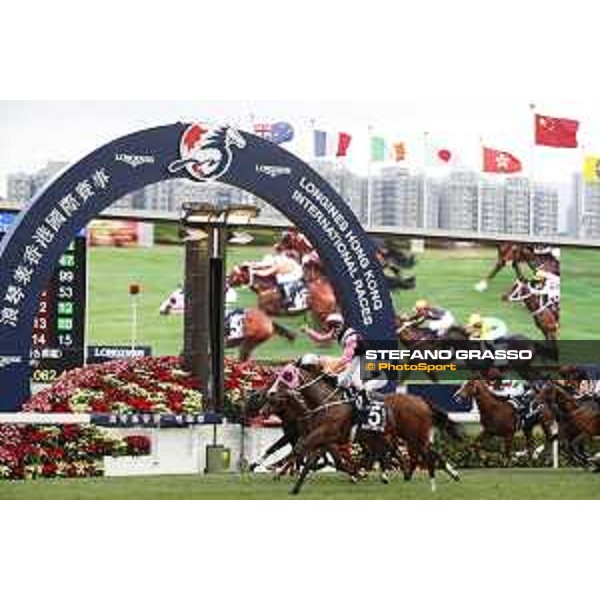 Longines KHIR - Zac Purton on Beauty Only wins the Longines Hong Kong Mile Hong Kong,9th dec.2016 ph.Stefano Grasso/Longines