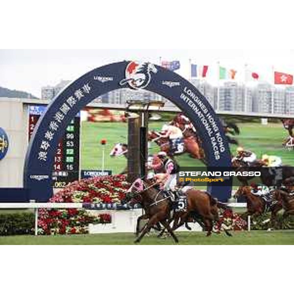 Longines KHIR - Zac Purton on Beauty Only wins the Longines Hong Kong Mile Hong Kong,9th dec.2016 ph.Stefano Grasso/Longines