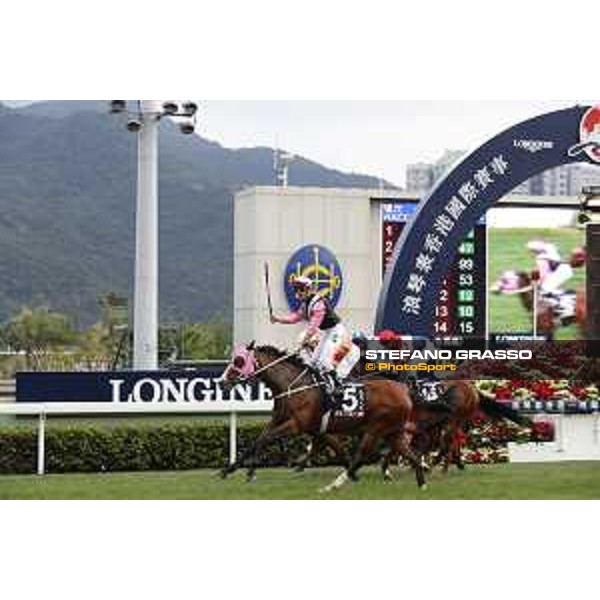 Longines KHIR - Zac Purton on Beauty Only wins the Longines Hong Kong Mile Hong Kong,9th dec.2016 ph.Stefano Grasso/Longines