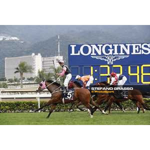 Longines KHIR - Zac Purton on Beauty Only wins the Longines Hong Kong Mile Hong Kong,9th dec.2016 ph.Stefano Grasso/Longines