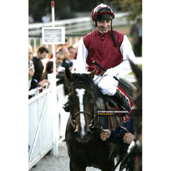 Davy Bonilla on Laverock enters in the winner circle of Gran Premio del Jockey Club Milan San Siro, 15th october 2006 ph. Stefano Grasso