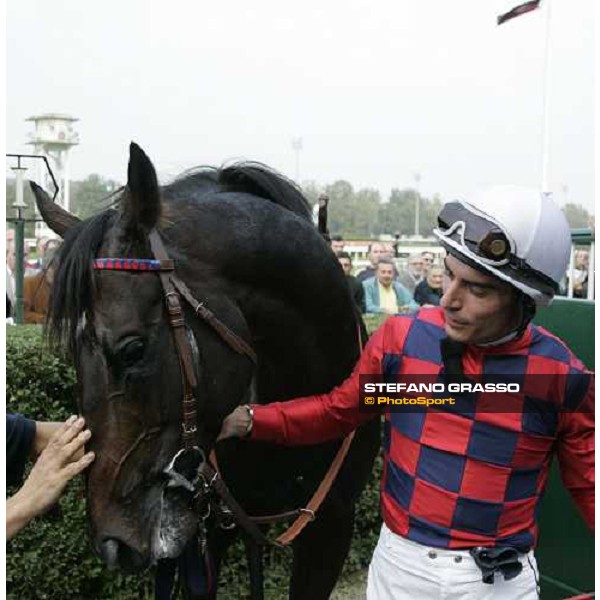 Endo Botti with Ramonti after winning the Gran Premio Vittorio Di Capua Milan, San Siro 14 october 2006 ph. Stefano Grasso