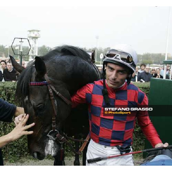 Endo Botti with Ramonti after winning the Gran Premio Vittorio Di Capua Milan, San Siro 14 october 2006 ph. Stefano Grasso