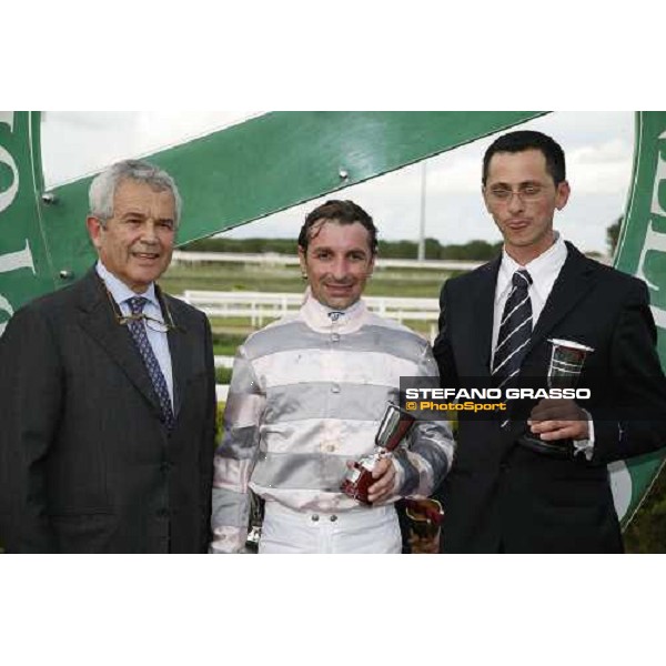 the winning connection of Premio Berardelli won by Il Cadetto Rome Capannelle, 22nd october 2006 ph. Stefano Grasso