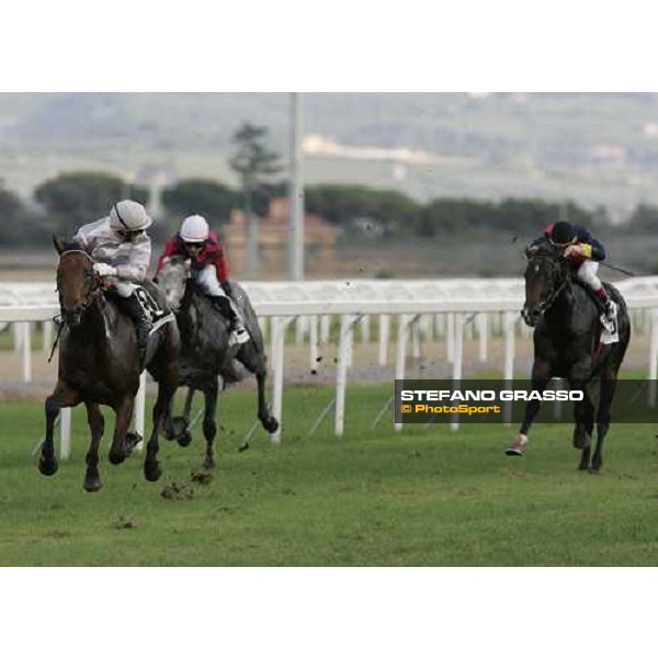 few meters to the line of Premio Guido Berardelli for Davy Bonilla winner on Il Cadetto Rome Capannelle, 22nd october 2006 ph. Stefano Grasso