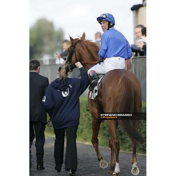 Frankie Dettori on Pictavia enters the track before the Premio Lydia Tesio Rome Capannelle, 22nd october 2006 ph. Stefano Grasso